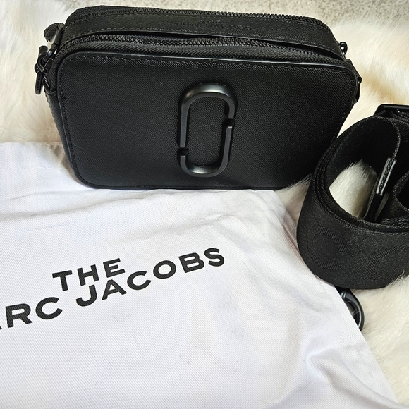 Marc Jacobs Handbags - Marc Jacobs Black Snap Shot Crossbody Purse  4 spots left